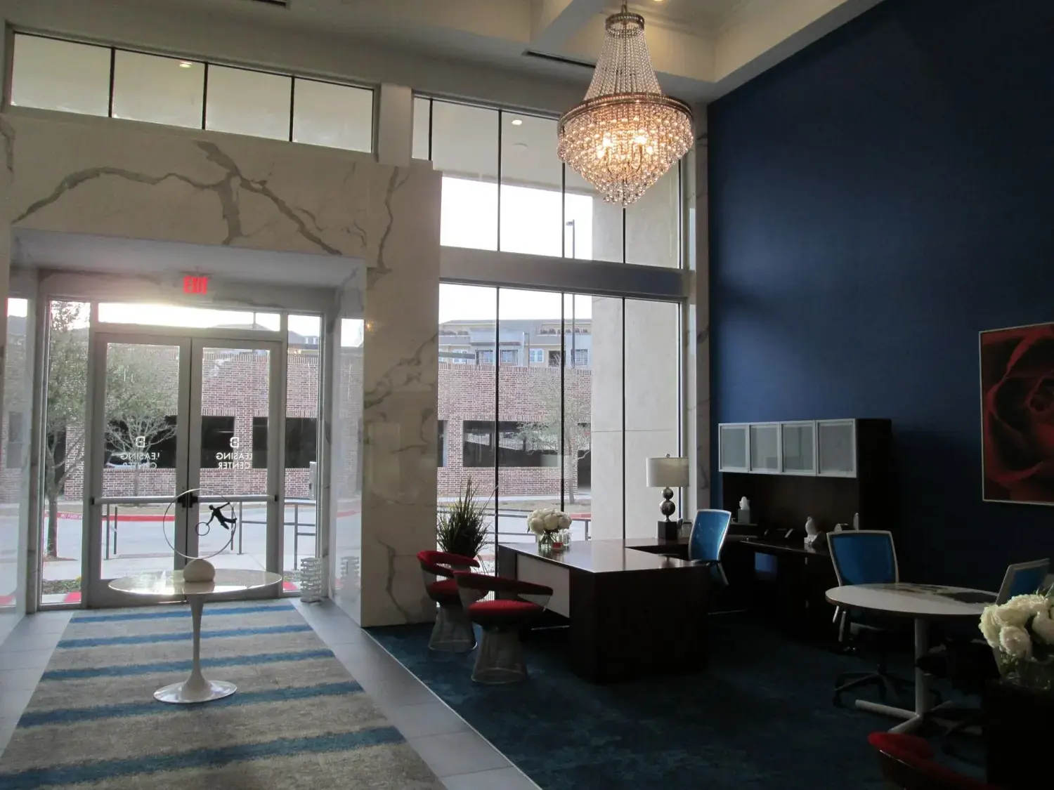 Plano Mid-Rise — Club Level — Entry