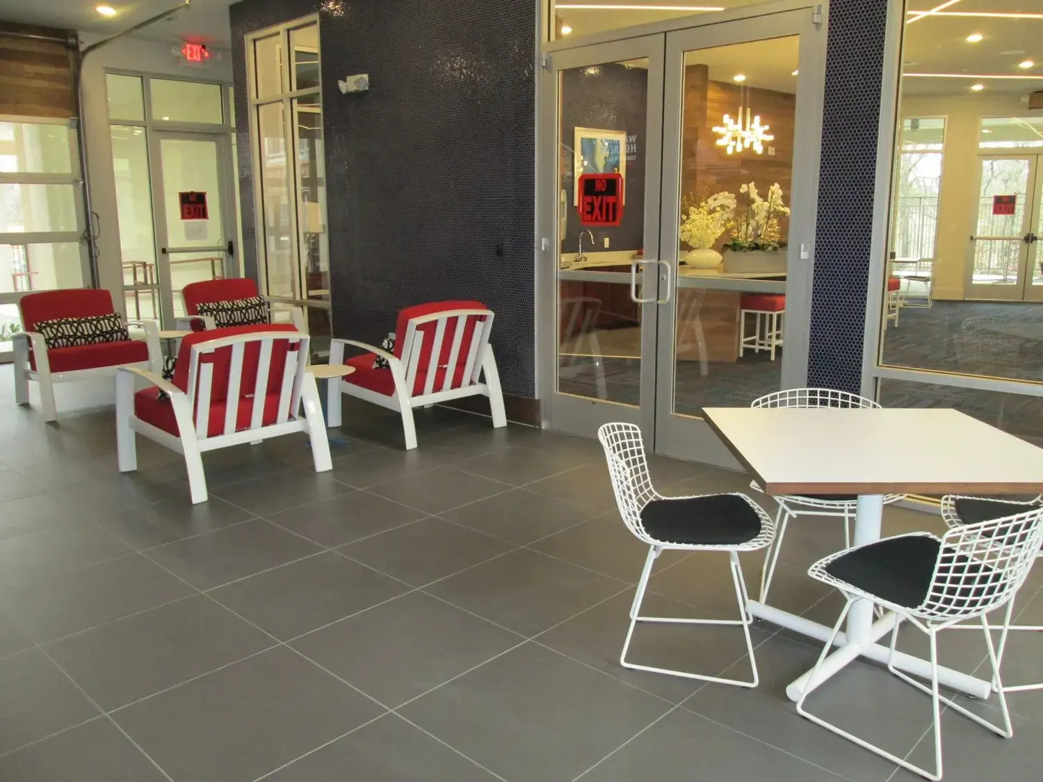 Plano Mid-Rise Club Level — gallery image 4